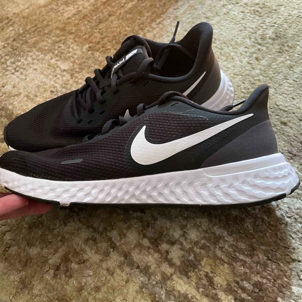 nike women’s revolution 5 running shoes